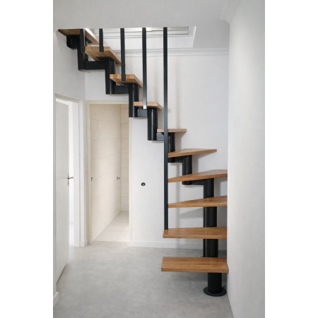 Лестница металлическая с деревянными ступенями для компактных пространств A-54